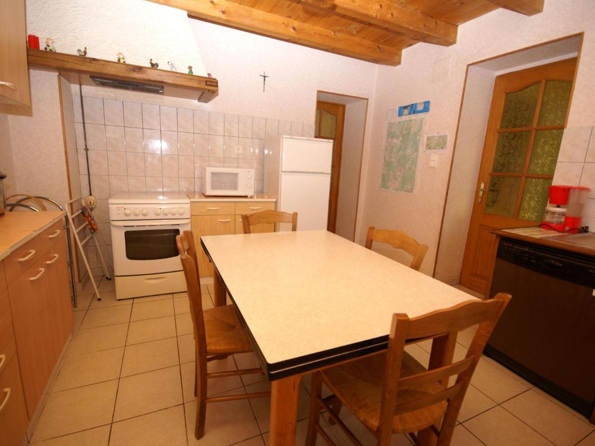 Spacious Holiday Home Near The Forest Esmoulieres Bagian luar foto