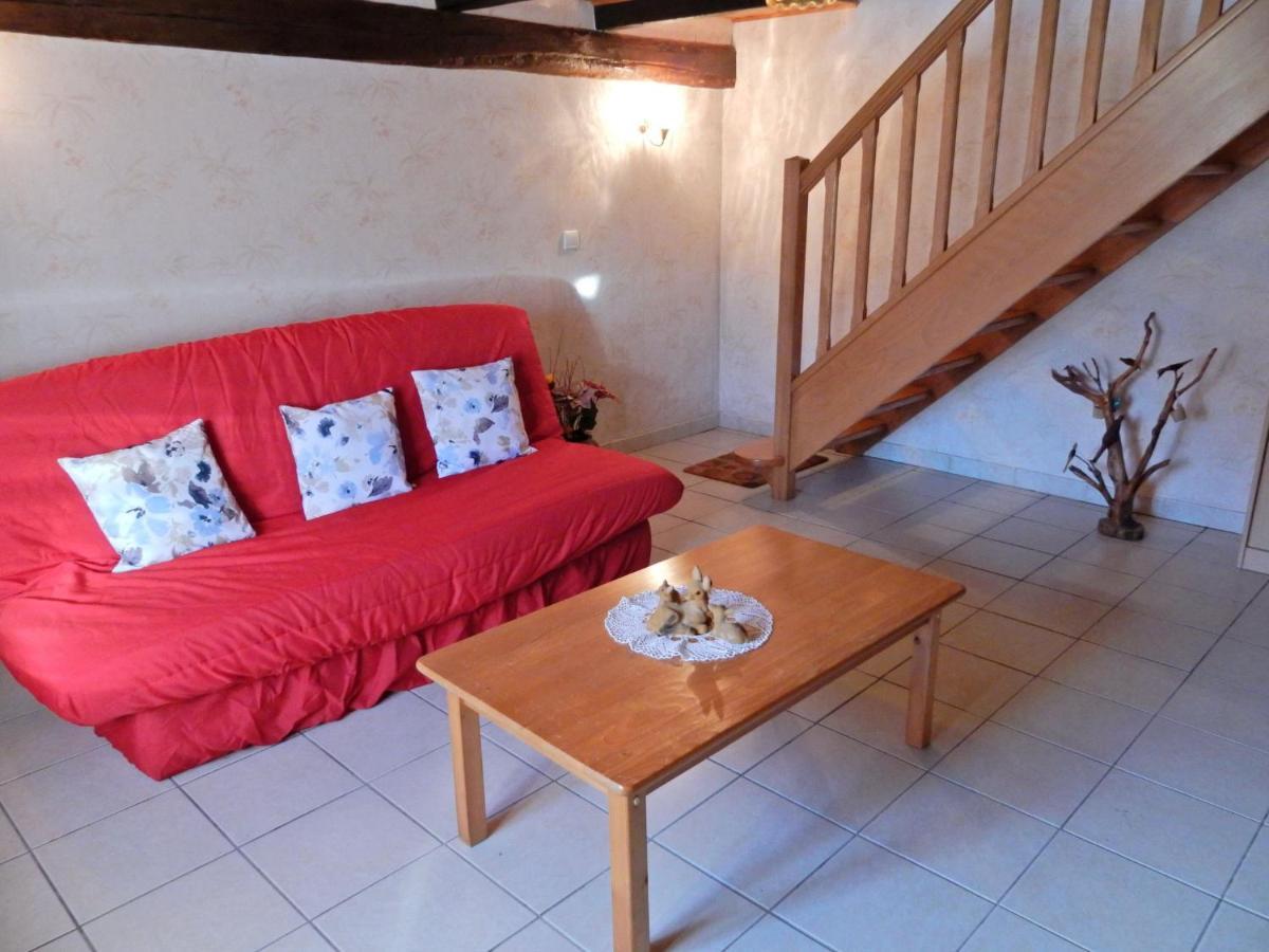 Spacious Holiday Home Near The Forest Esmoulieres Ruang foto