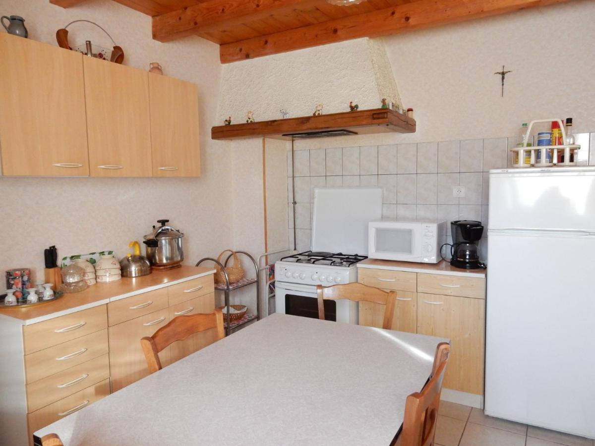 Spacious Holiday Home Near The Forest Esmoulieres Ruang foto